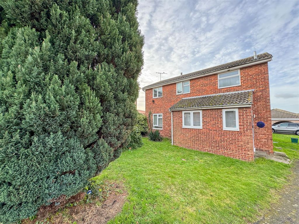 3 bed detached house for sale in Reigate Avenue, ClactonOnSea CO16, £