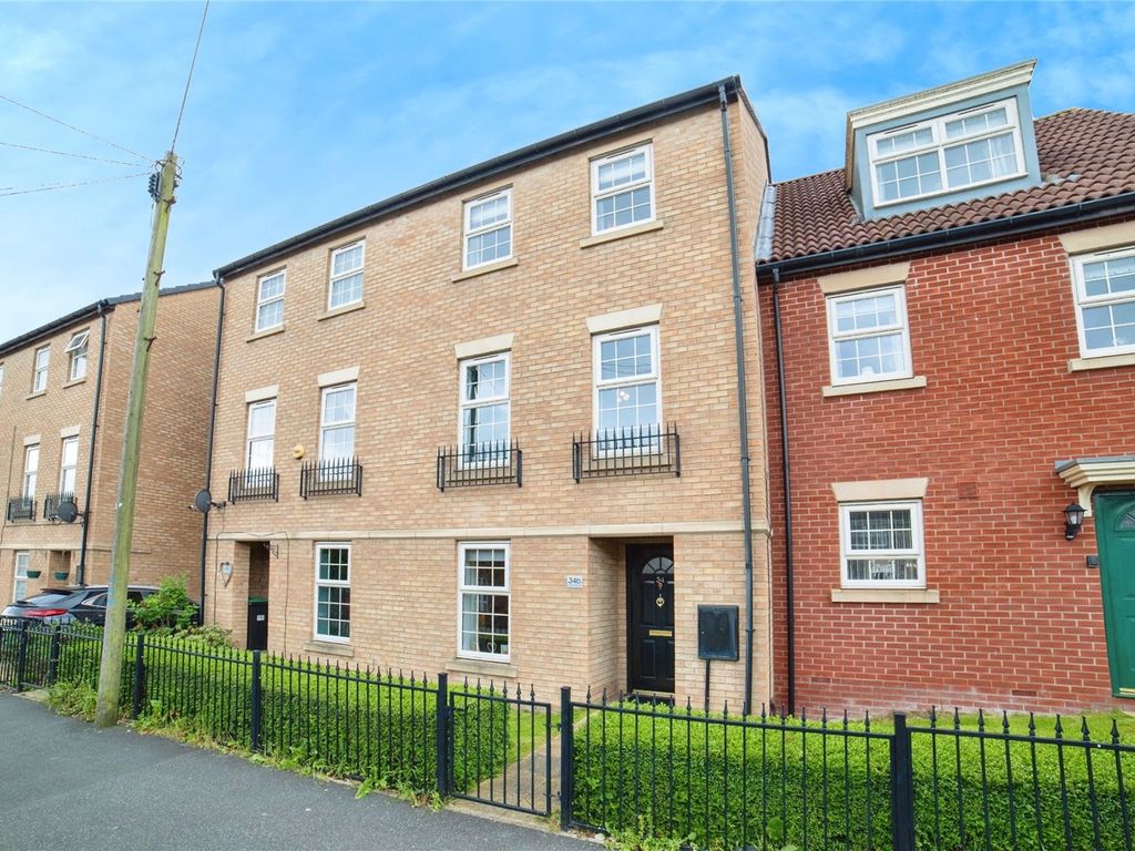 4 bed town house for sale in The Twitchell, SuttonInAshfield NG17, £