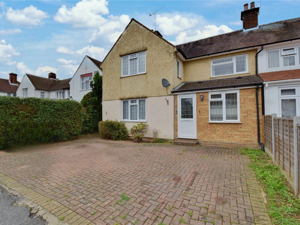 3 bed semidetached house to rent in Fuller Road, Watford
