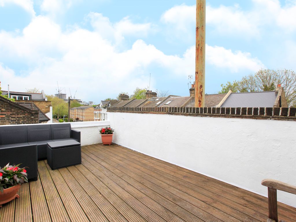 3 bed to rent in St Johns Hill Grove, Battersea, London SW11