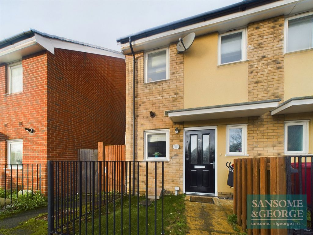 2 bed end terrace house for sale in Arbroath Road, Tilehurst, Reading