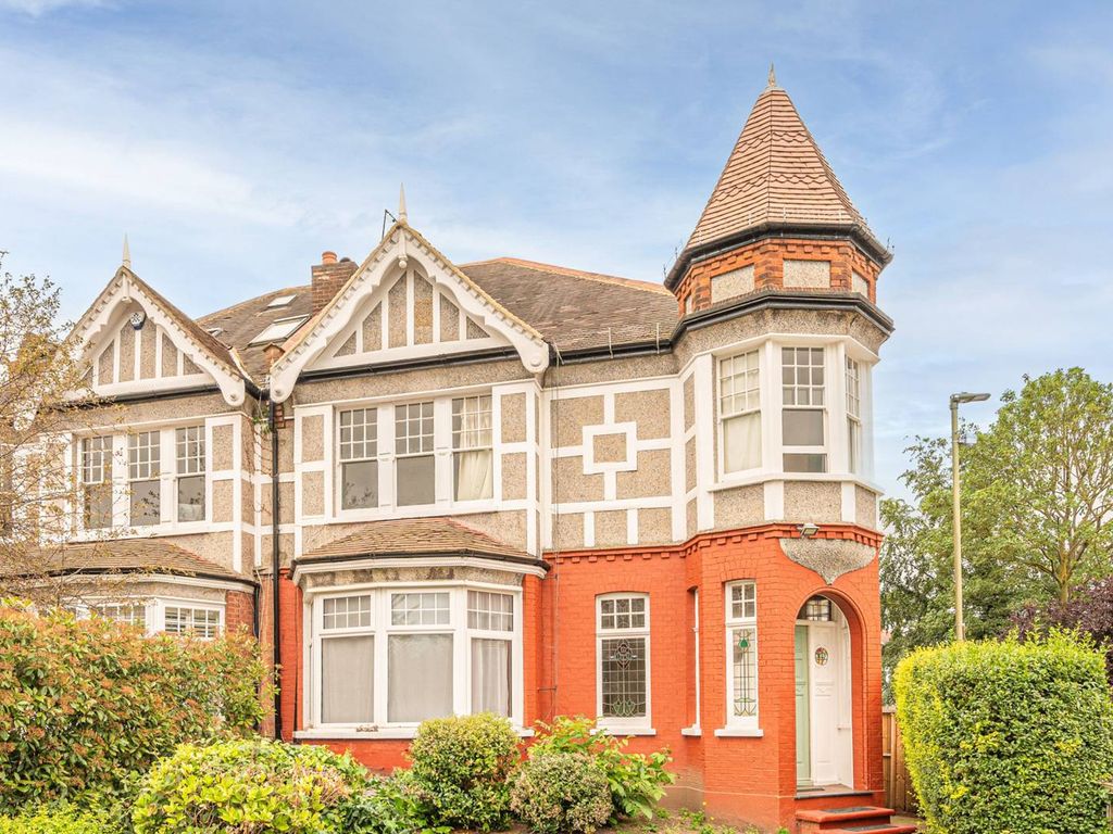 2 bed flat for sale in Mountfield Road, Finchley Central, London N3, £