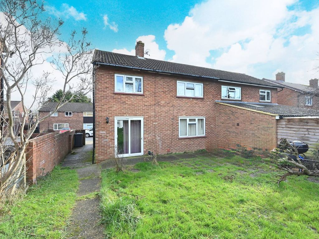 3 bed semidetached house for sale in Homestall, Park Barn, Guildford