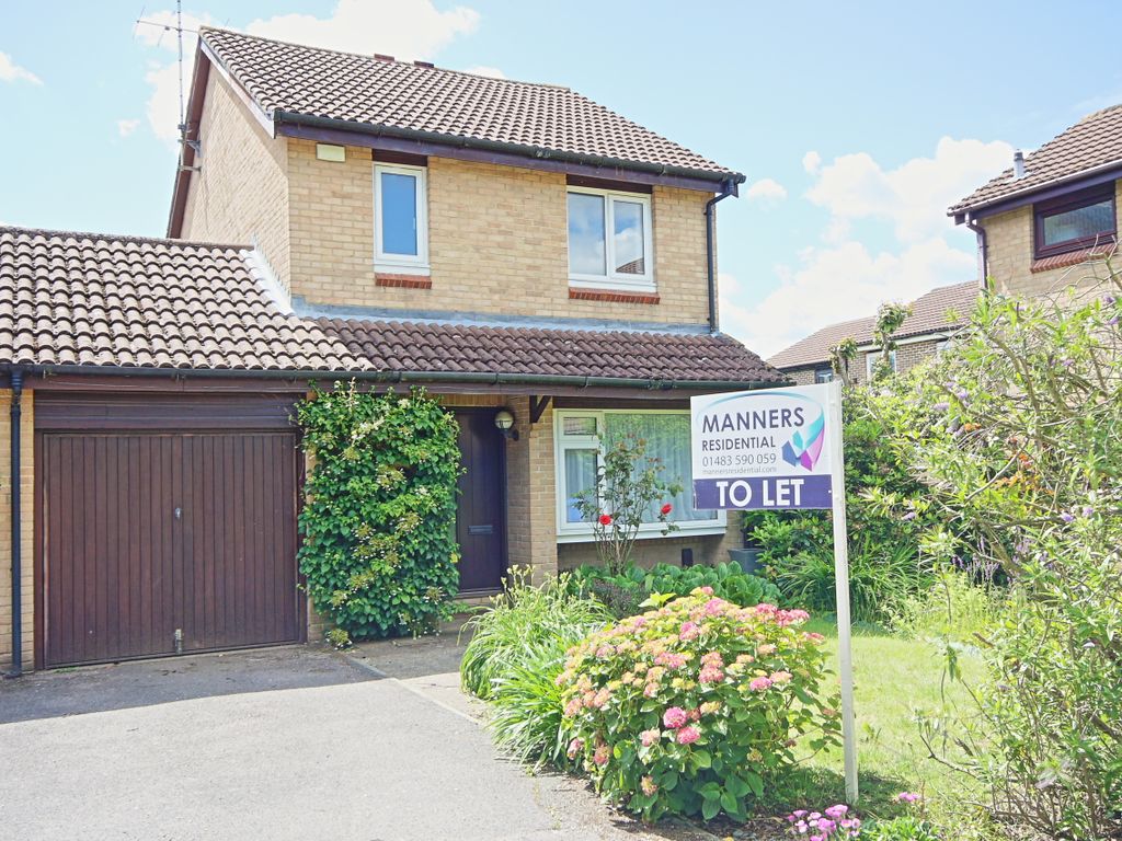 3 bed semidetached house to rent in Willowmead Close, Horsell, Woking
