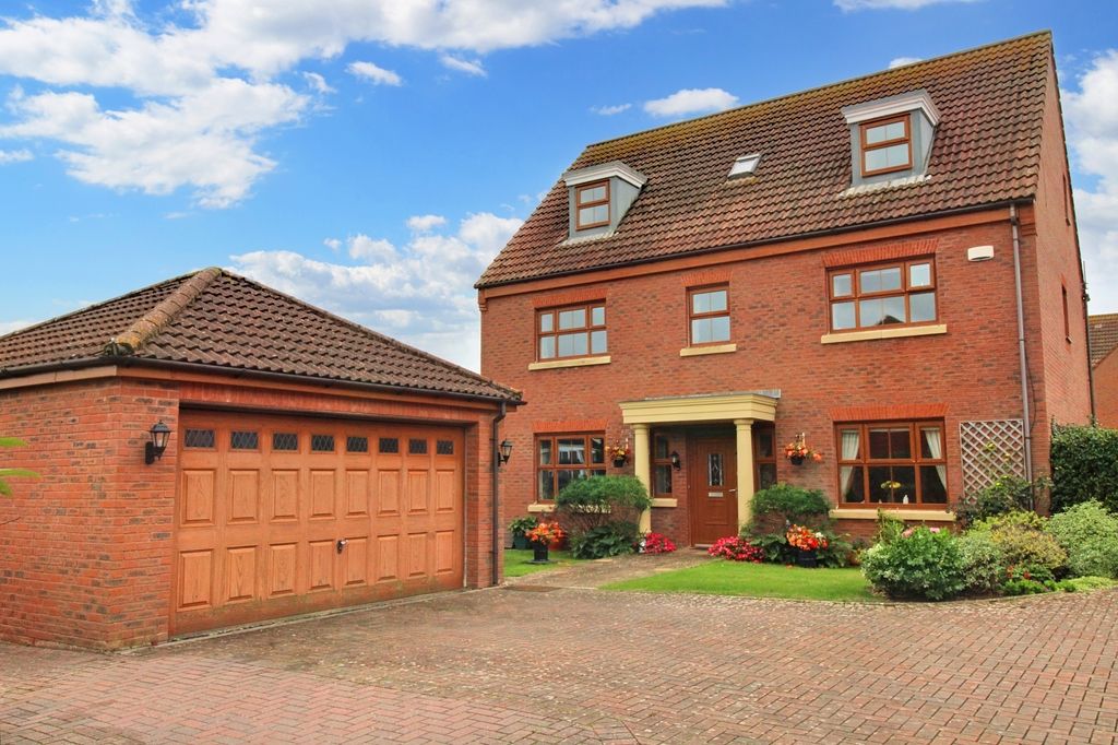 5 bed detached house for sale in Sanderling Way, Rest Bay, Porthcawl