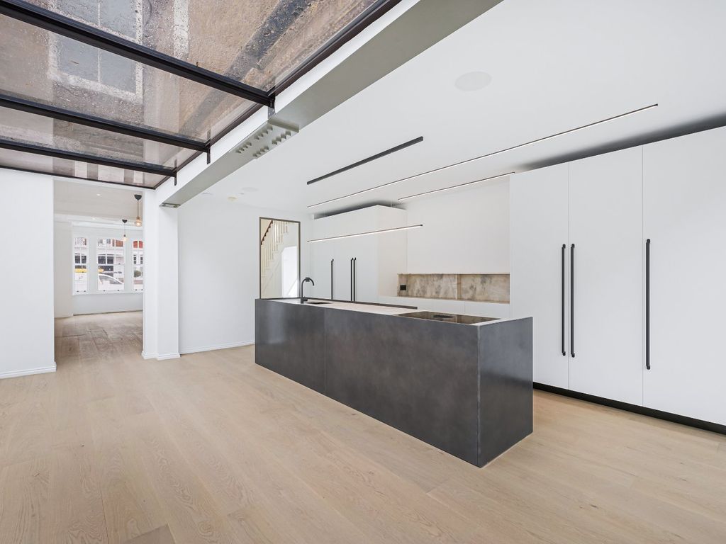 4 bed terraced house to rent in Parsons Green Lane, London SW6, £9,967