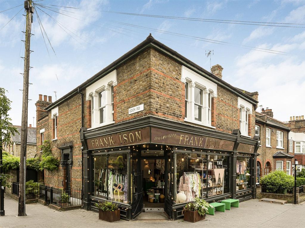 2 bed flat for sale in Orford Road, Walthamstow, London E17, £595,000