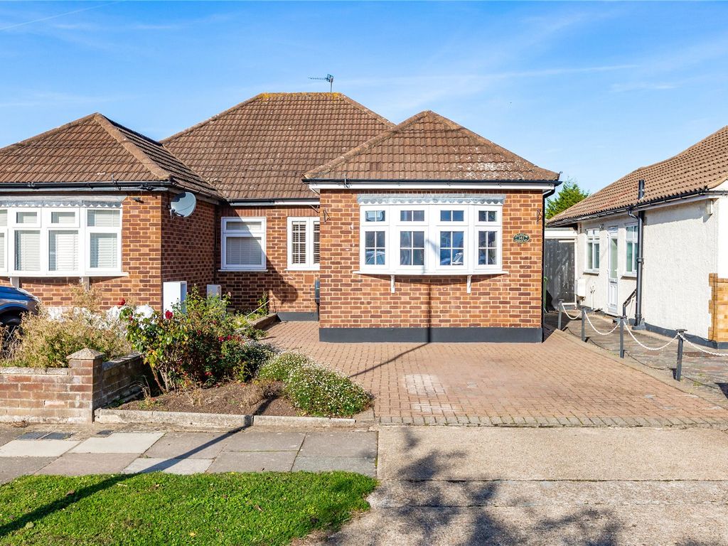 2 bed bungalow for sale in Cranham Gardens, Upminster RM14 Zoopla