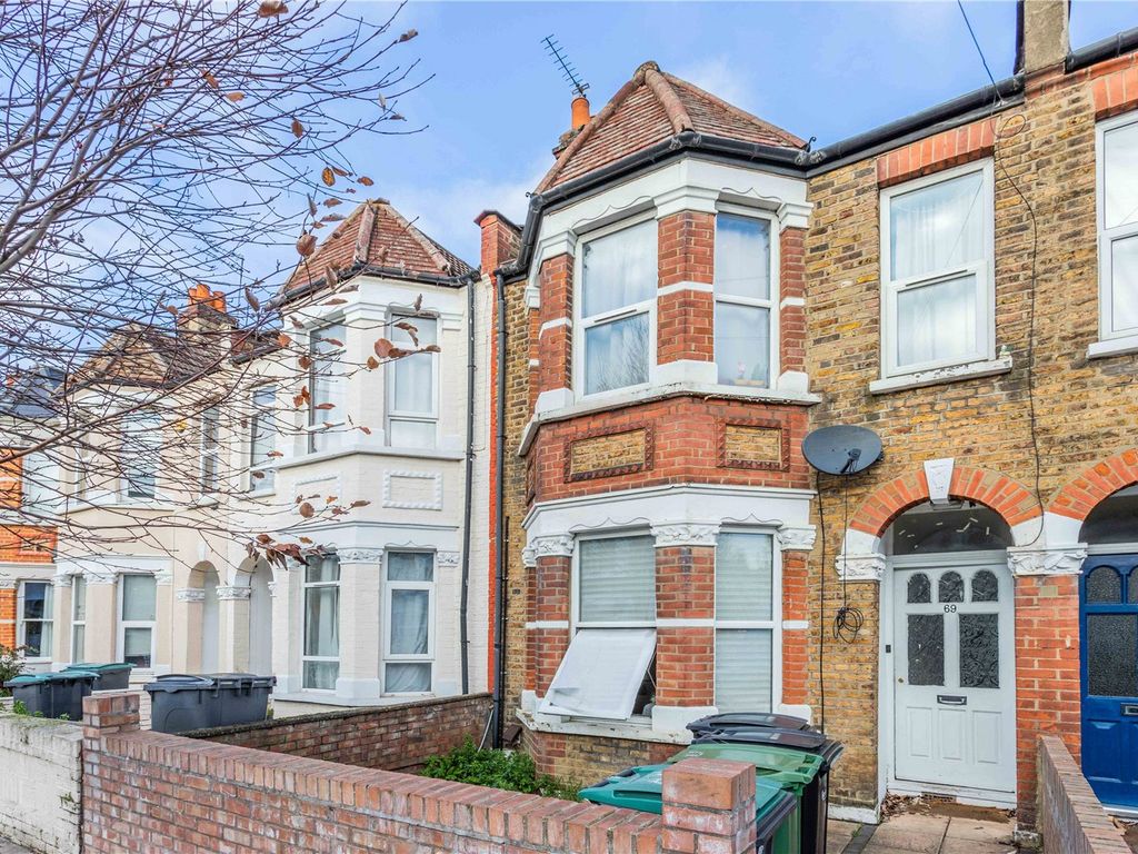3 bed terraced house for sale in Roseberry Gardens, London N4, £825,000