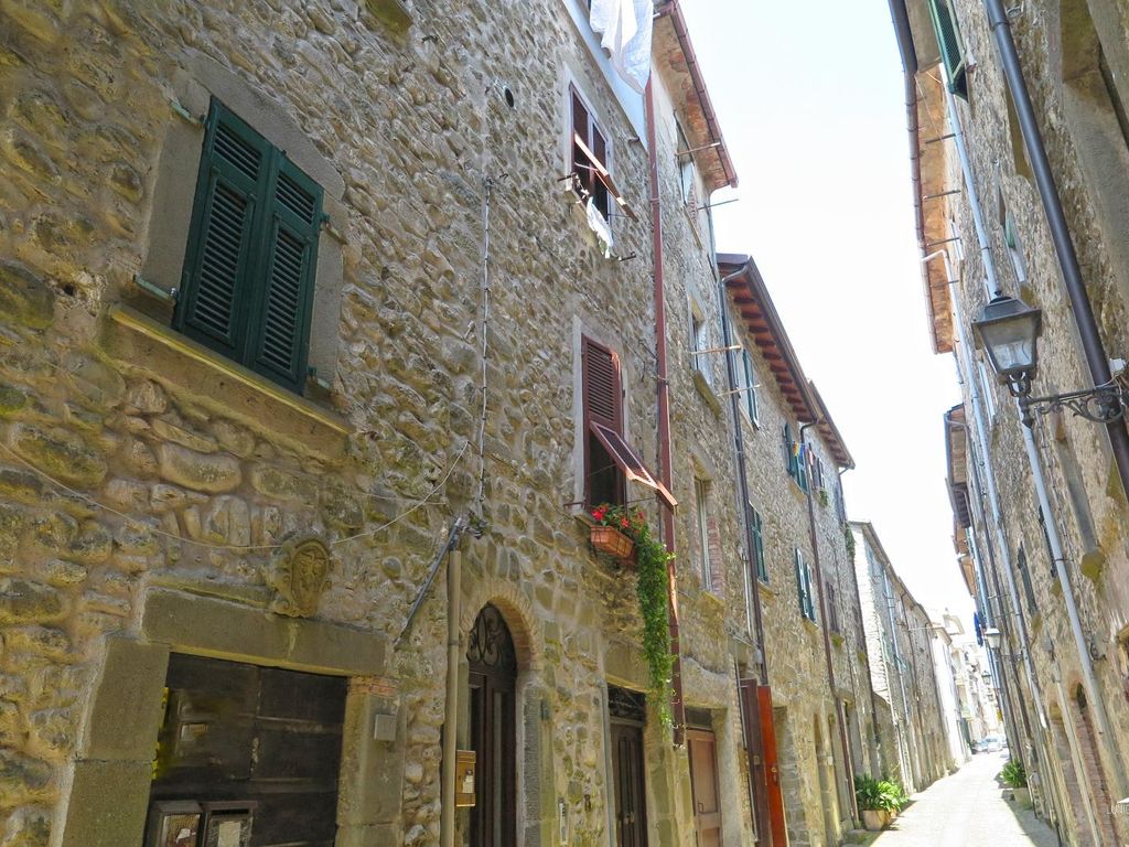 3 bed town house for sale in MassaCarrara, Villafranca In Lunigiana