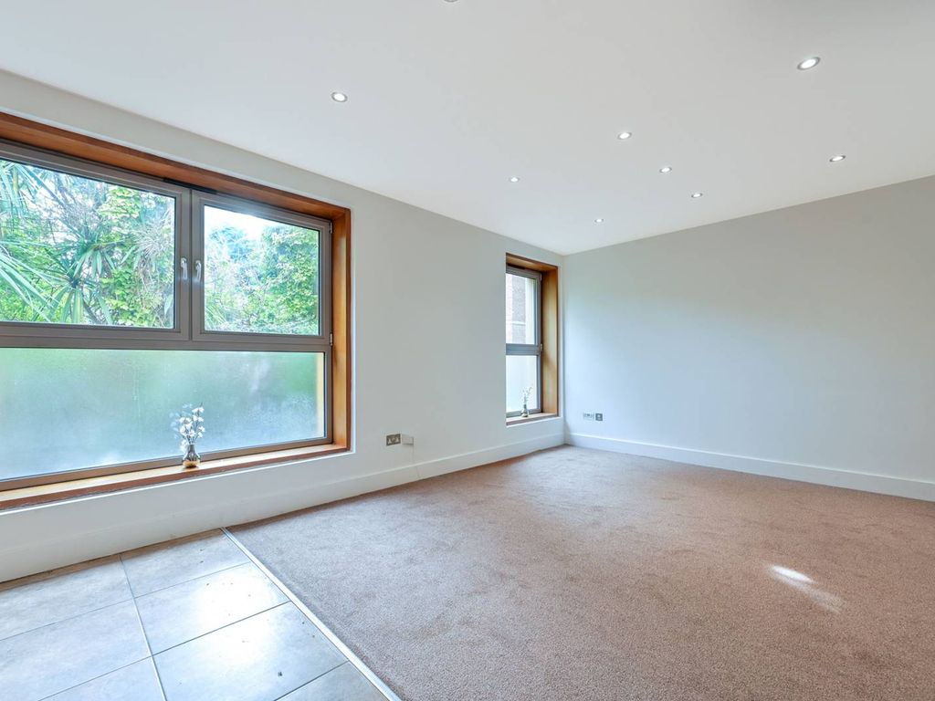 1 bed flat for sale in Kingston Hill, Kingston, Kingston Upon Thames KT2, £320,000 Zoopla