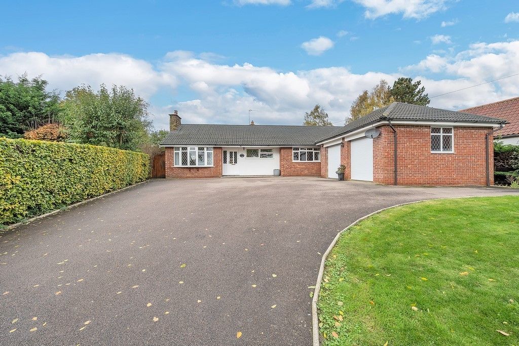 5 bed detached bungalow for sale in Redgrave Road, South Lopham, Diss