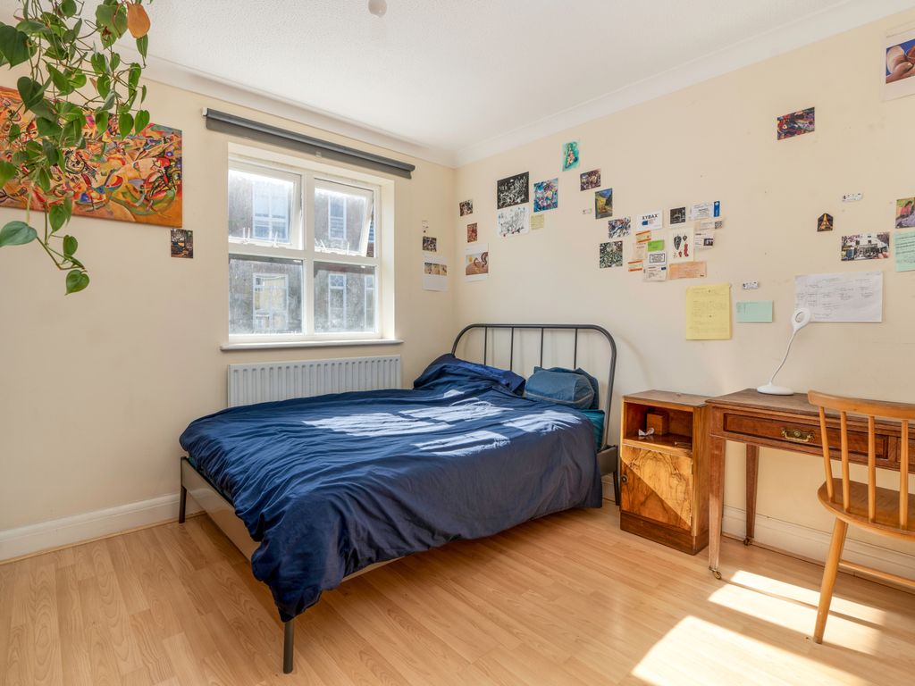 2 bed flat to rent in Twig Folly Close, Bethnal Green, London E2, £2,300 pcm Zoopla