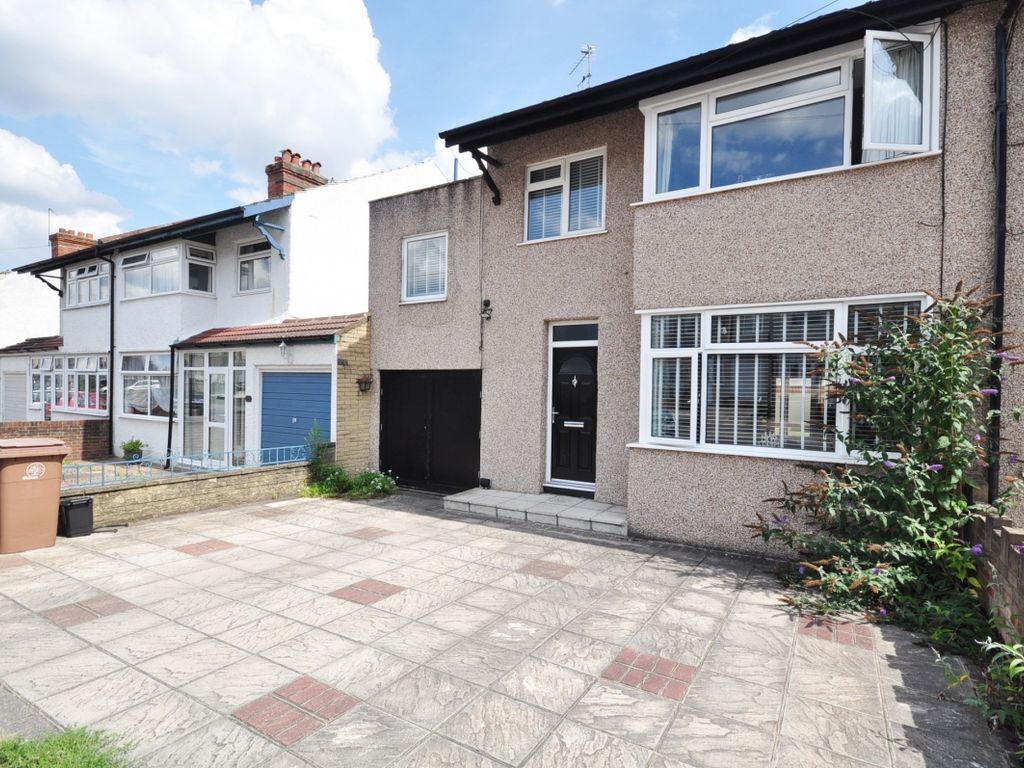 4 bed semidetached house to rent in Oxford Road, Carshalton SM5, £