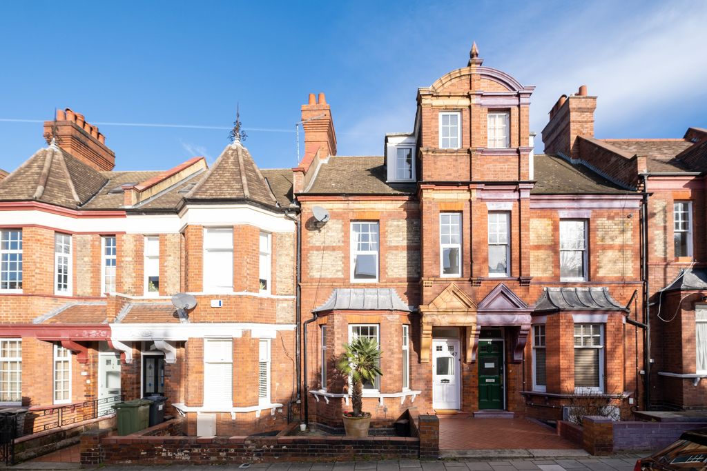 4 bed property to rent in Avenue, London SW2 Zoopla