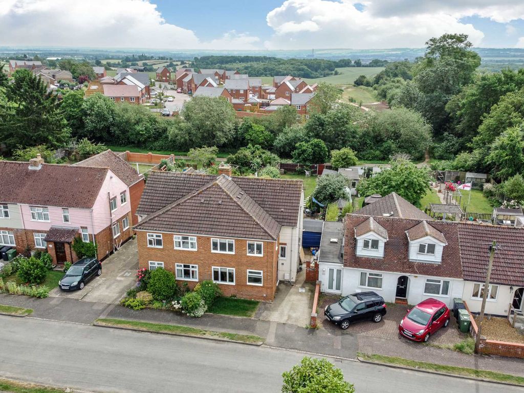 4 bed semidetached house for sale in Coronation Road, Cranfield MK43