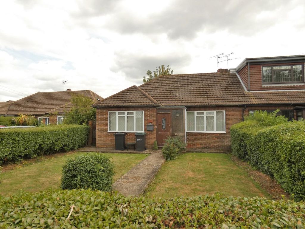 2 bed semidetached bungalow for sale in Upper Avenue, Istead Rise