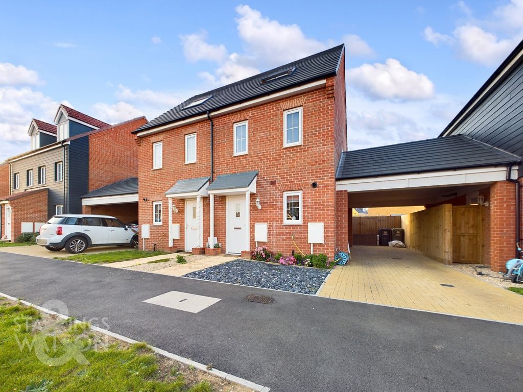 3 bed town house for sale in Harness Maker Way, Hethersett, Norwich NR9