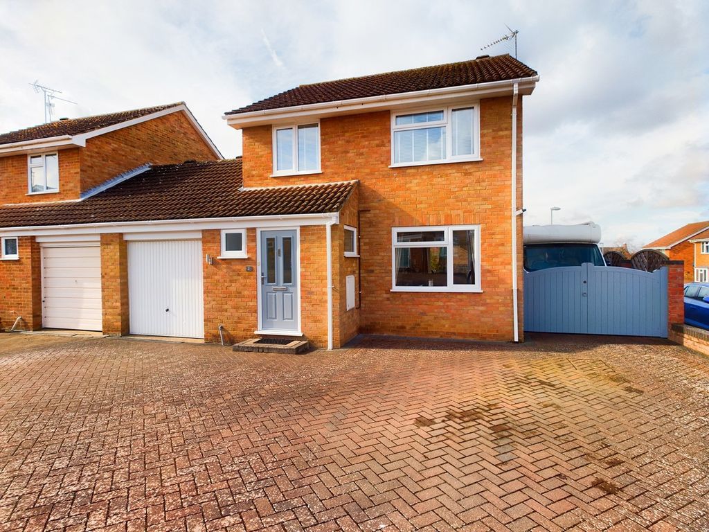 3 bed linkdetached house for sale in Dial Close, Downham Market PE38