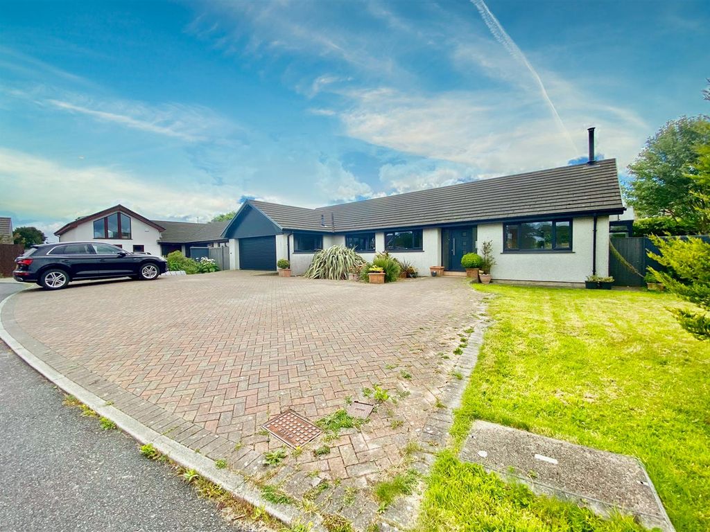 4 bed detached bungalow for sale in Greenbank, Connor Downs, Hayle TR27, £625,000 Zoopla