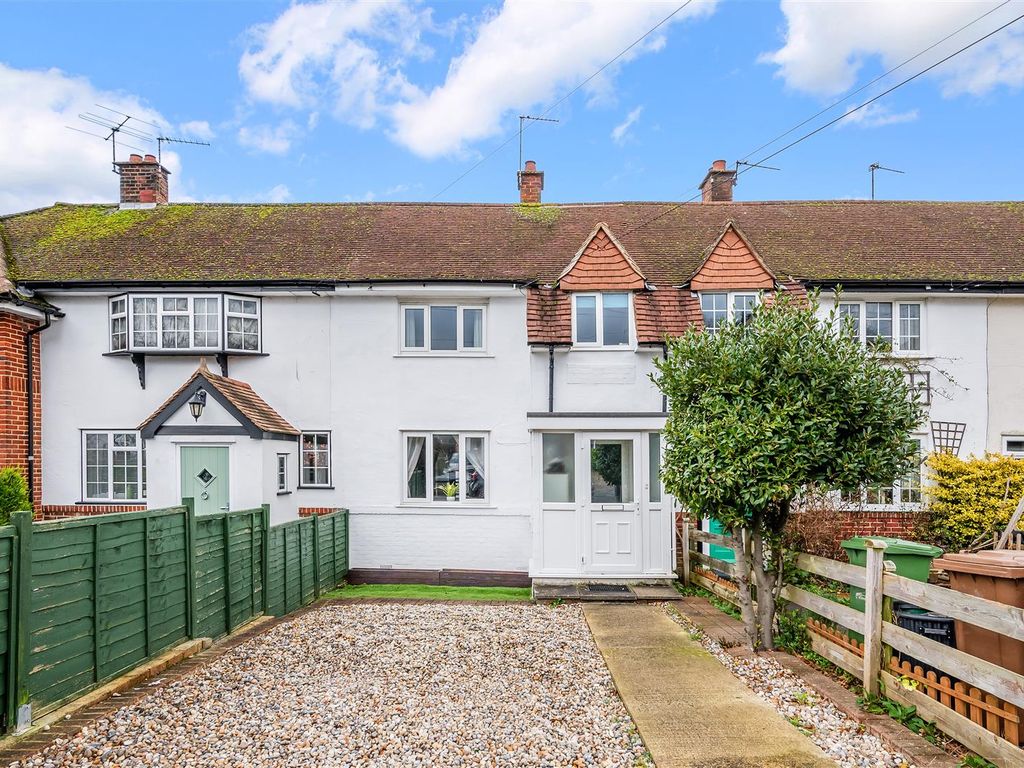 3 bed terraced house for sale in Chapel Way, Epsom KT18, £475,000 Zoopla