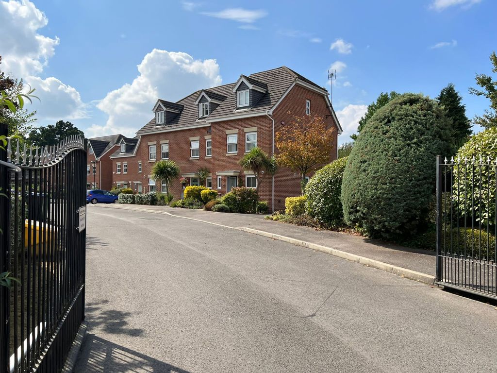 3 bed town house for sale in Kings Mews, Frimley Green, Camberley GU16