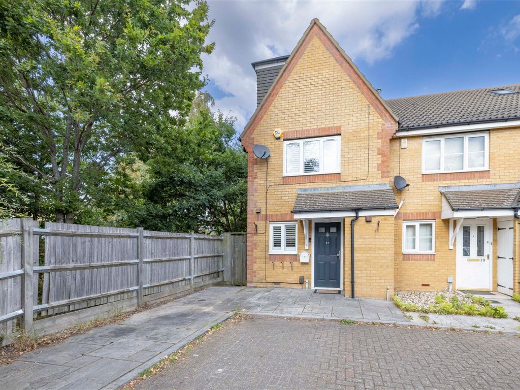 3 bed end terrace house for sale in Royce Grove, Leavesden, Watford