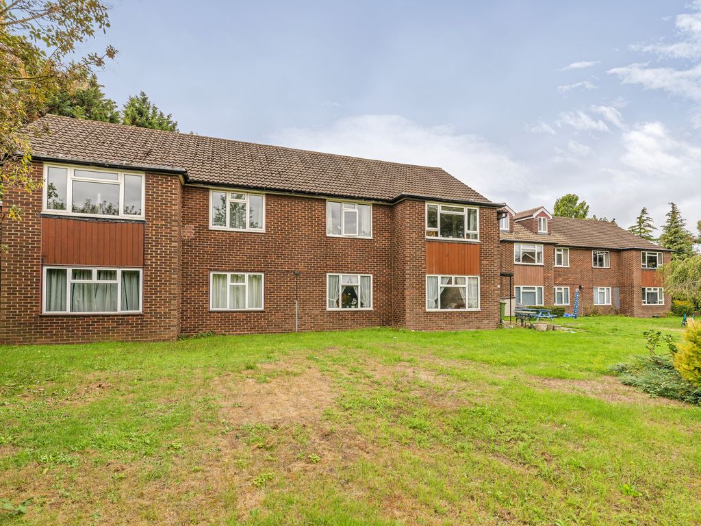 2 bed for sale in Woodfield Road, Ashtead KT21, £395,000