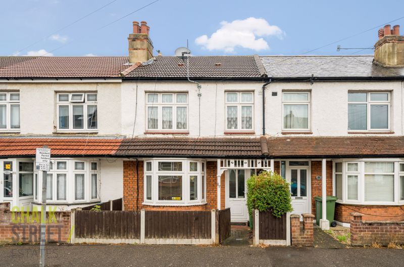 3 bed terraced house for sale in Marshalls Road, Romford RM7, £400,000