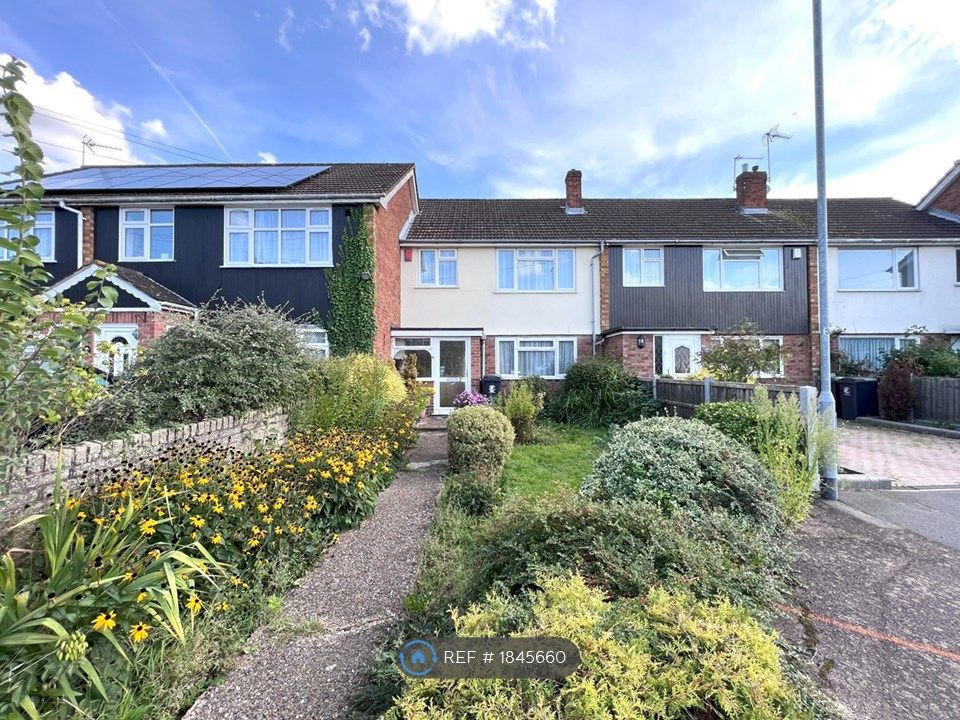 3 bed terraced house to rent in Hereward Close, Waltham Abbey EN9, £