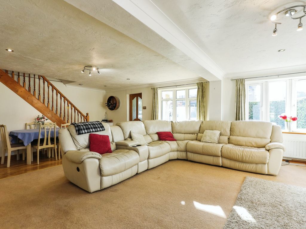 4 bed semidetached house for sale in Priory Road, Hungerford RG17, £