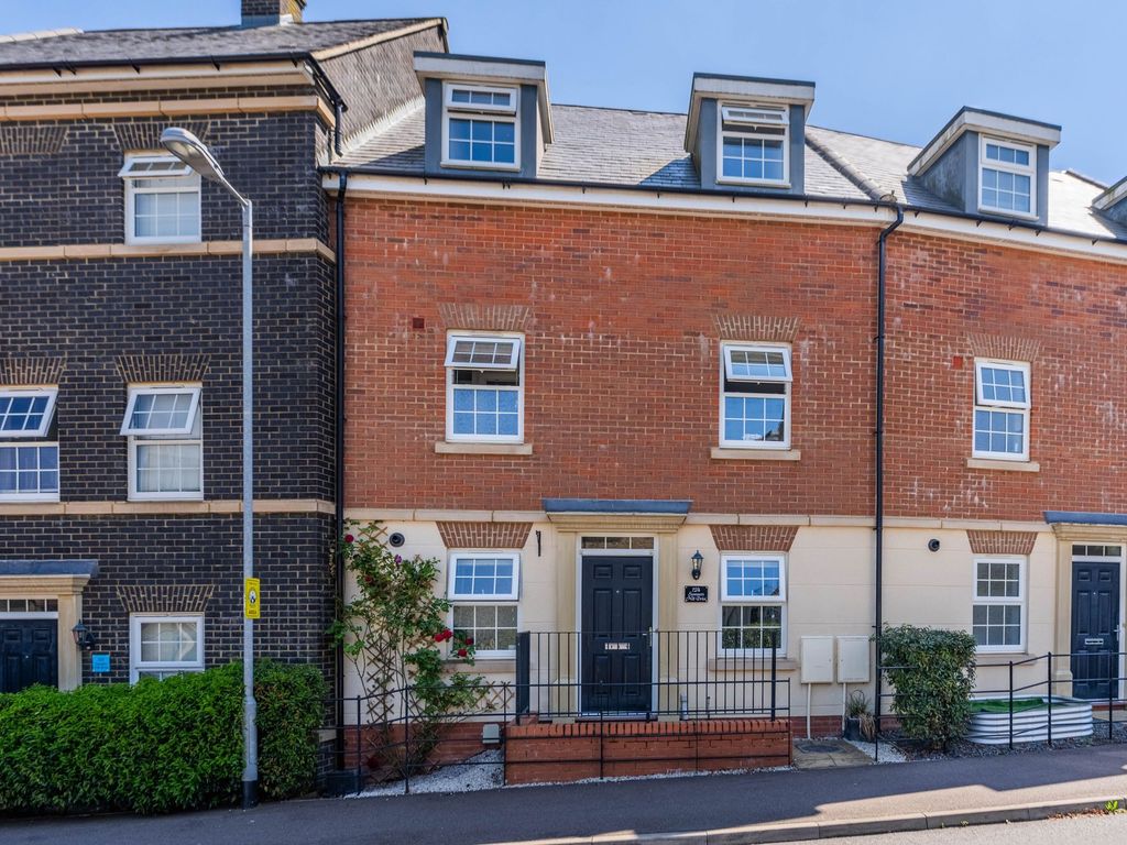 4 bed terraced house for sale in Summers Hill Drive, Papworth Everard