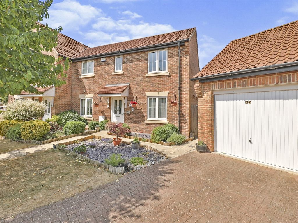 3 bed semidetached house for sale in Starlings' Way, Great Witchingham