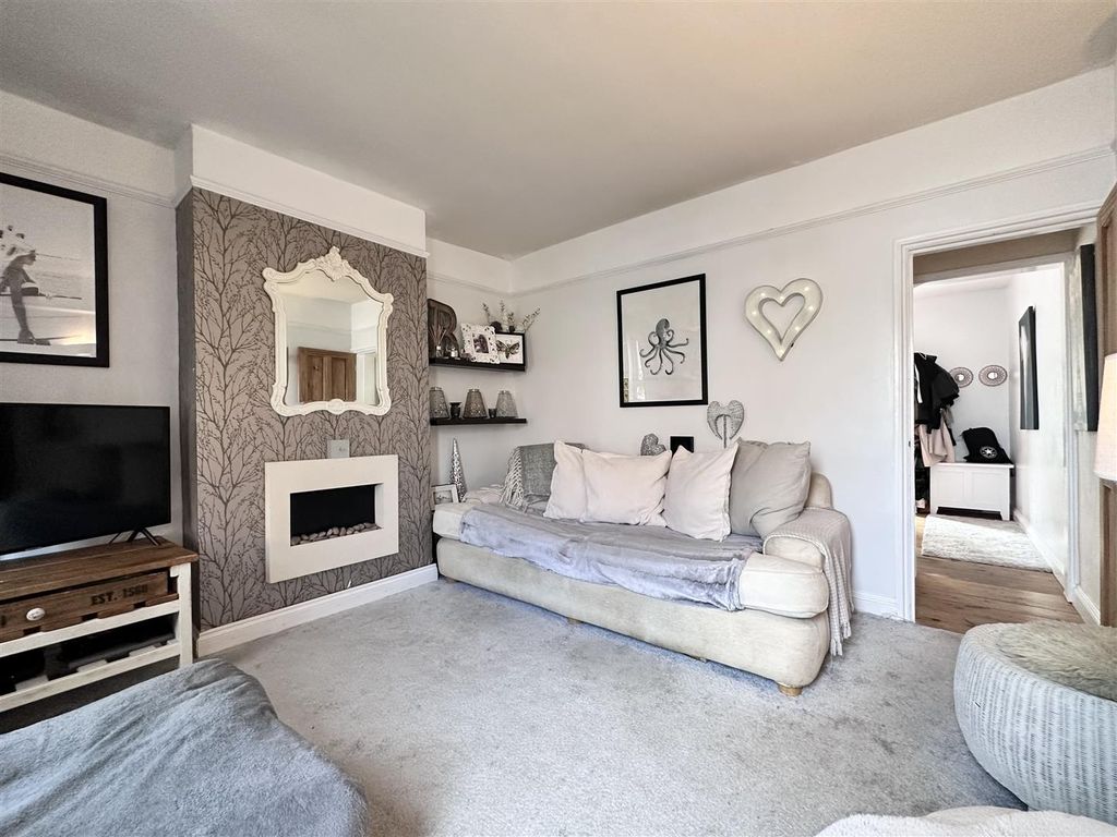 2 bed end terrace house for sale in Heath Road, Norwich NR3, £210,000