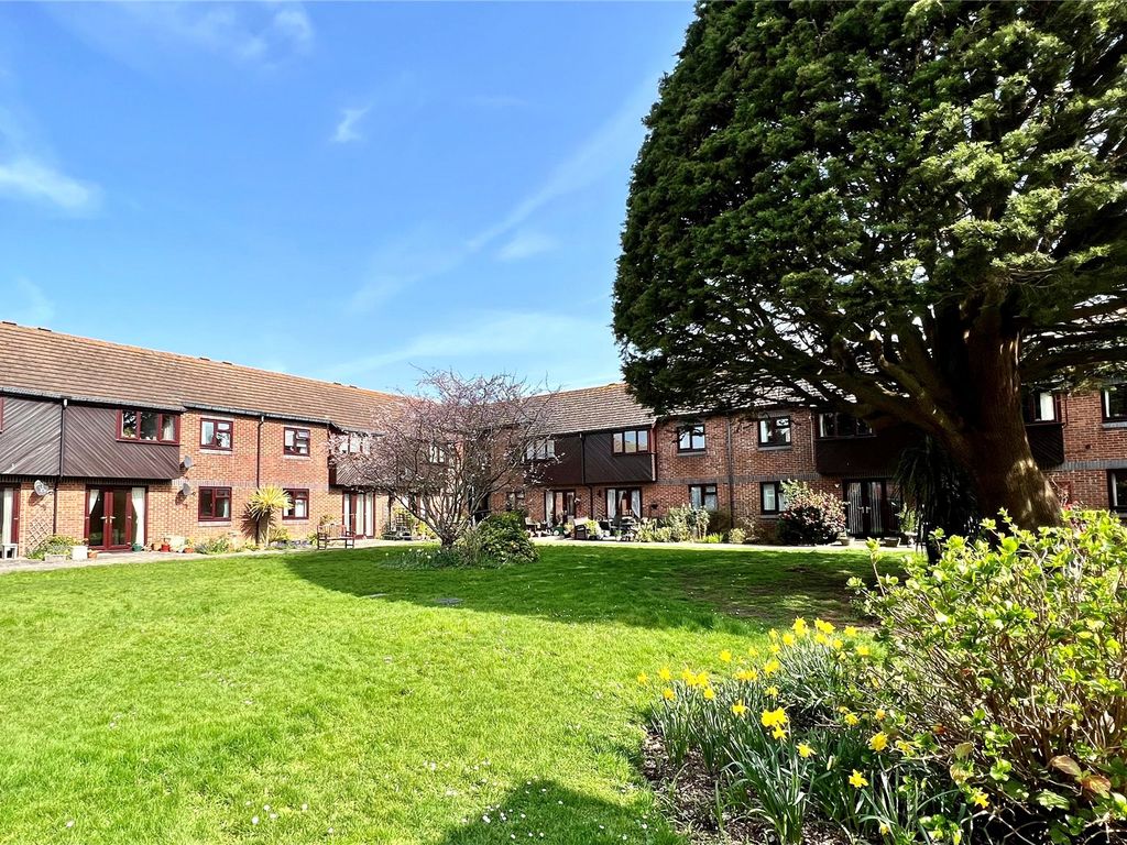 2 bed flat for sale in Sea Front, Hayling Island, Hampshire PO11 Zoopla