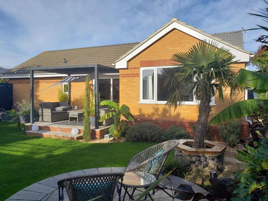 3 bed detached bungalow for sale in Station Drive, Walmer CT14, £