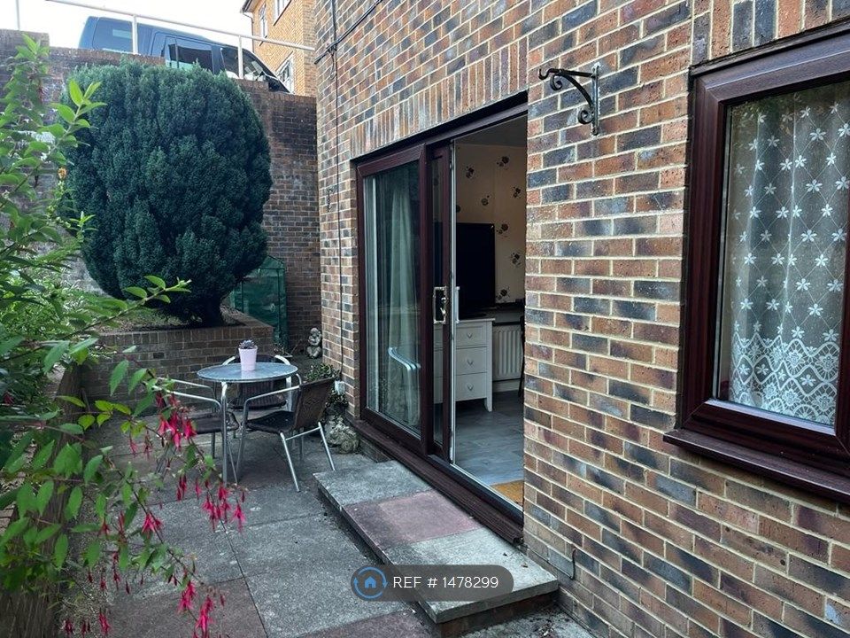 1 bed flat to rent in Croydon Road, Caterham CR3 Zoopla