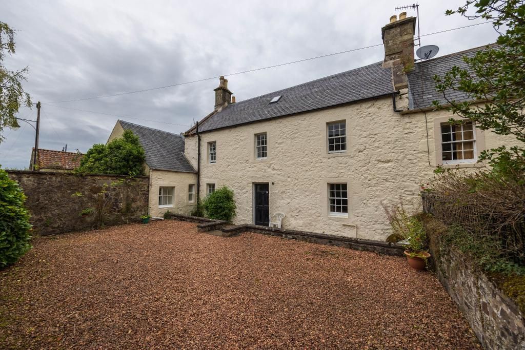 3 bed end terrace house for sale in High Street, Auchtermuchty, Fife