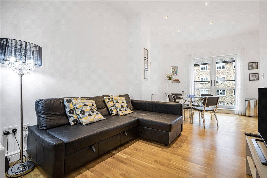 2 bed flat for sale in Stoke Newington High Street, London N16, £