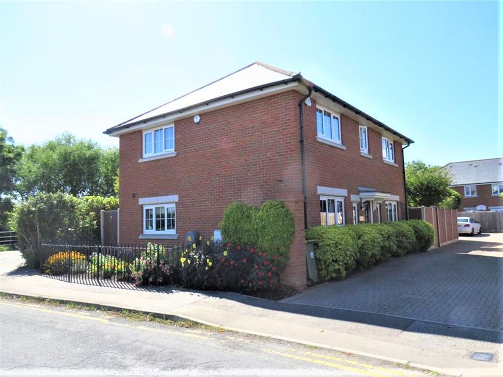 4 bed detached house for sale in Downhall Park Way, Rayleigh SS6, £