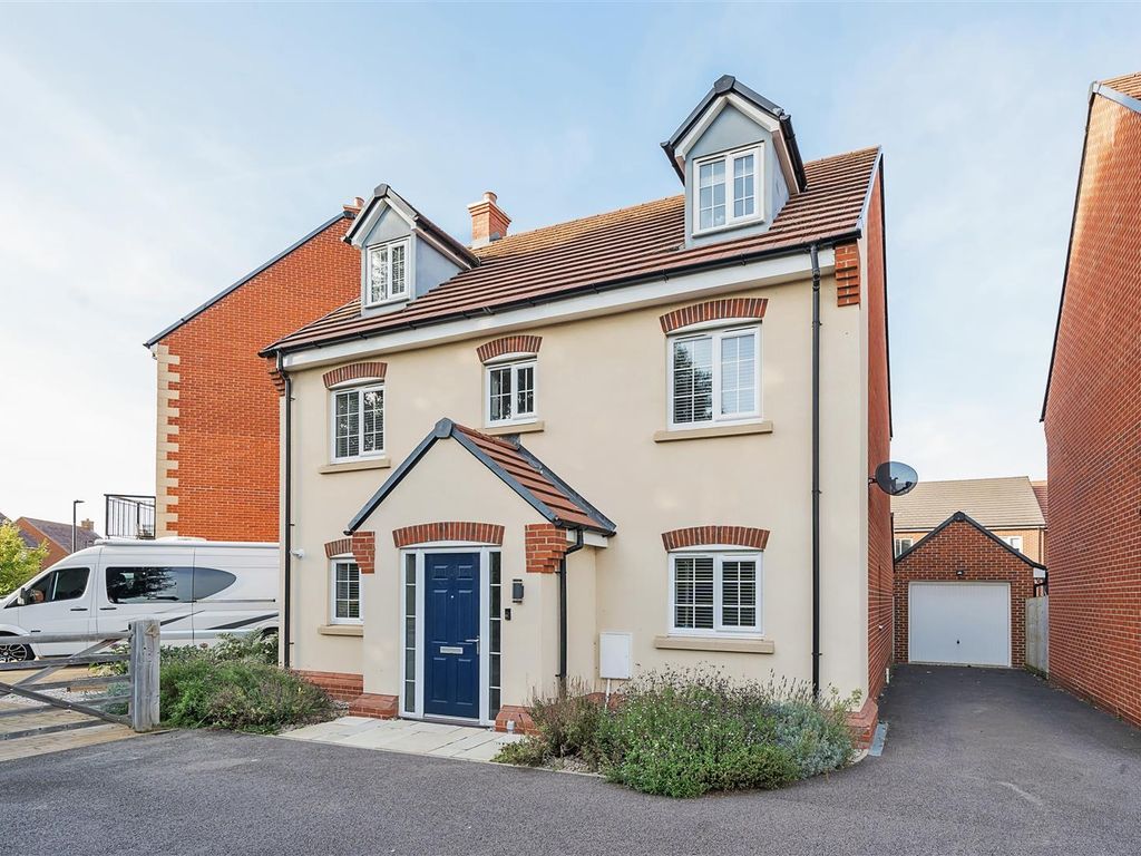 5 bed detached house for sale in Parkview Terrace, Wixams, Bedford MK42