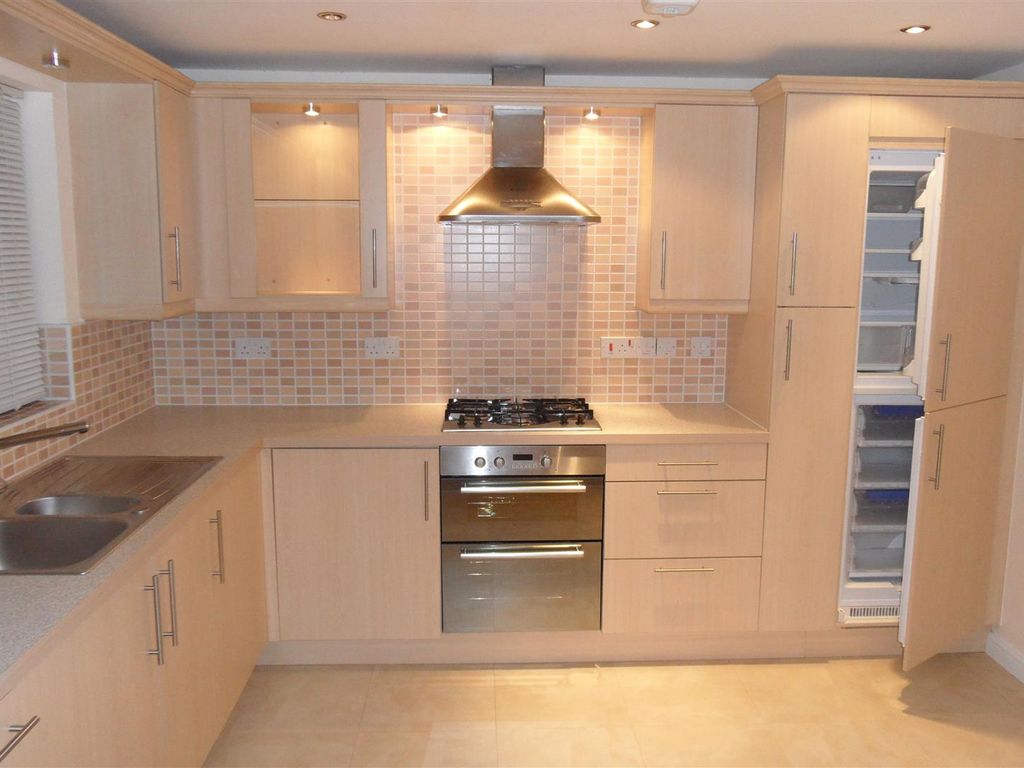 2 bed town house to rent in Osier Avenue, Hampton Vale, Peterborough