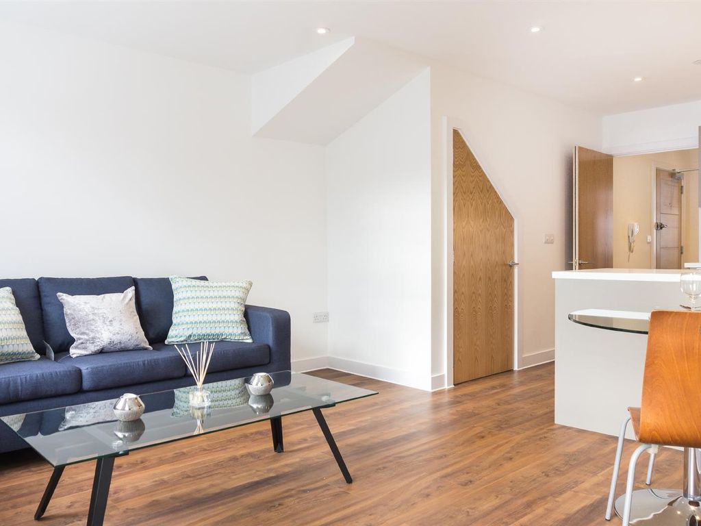 1 bed flat to rent in Crown Passage, Kingston Upon Thames KT1, £1,733