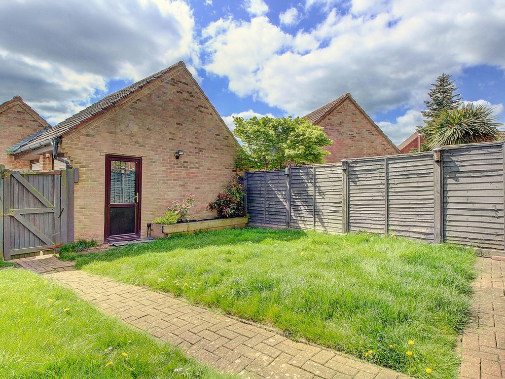 2 bed semidetached house for sale in Maulden Gardens, Giffard Park