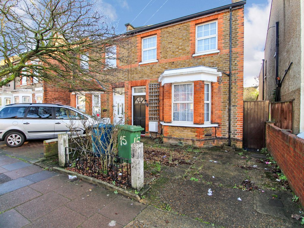 4 bed semidetached house to rent in Spencer Road, Harrow Weald, Harrow