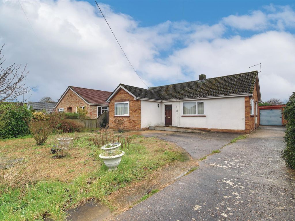 3 bed detached bungalow for sale in Parkhall Road, Somersham