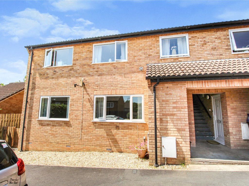 2 bed flat to rent in Stoat Park, Barnstaple, Devon EX32, £750 pcm Zoopla