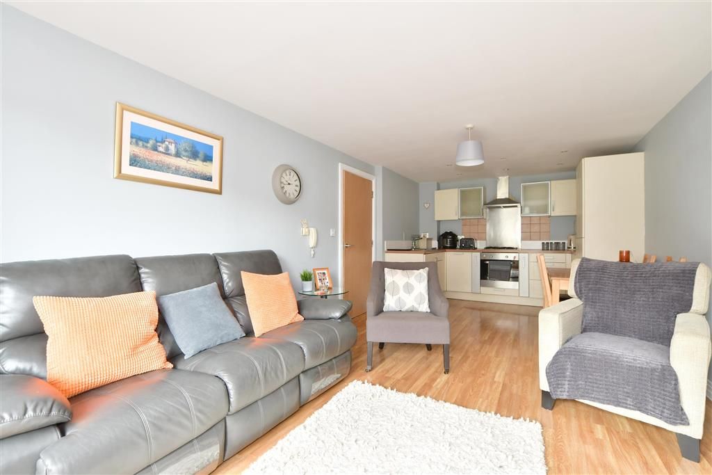 Brighton Road, Redhill, Surrey RH1  