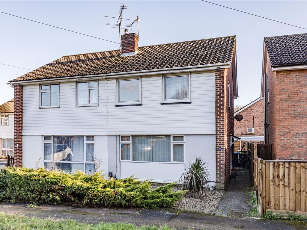 3 bed property for sale in Sandy Road, Addlestone KT15, £425,000 Zoopla