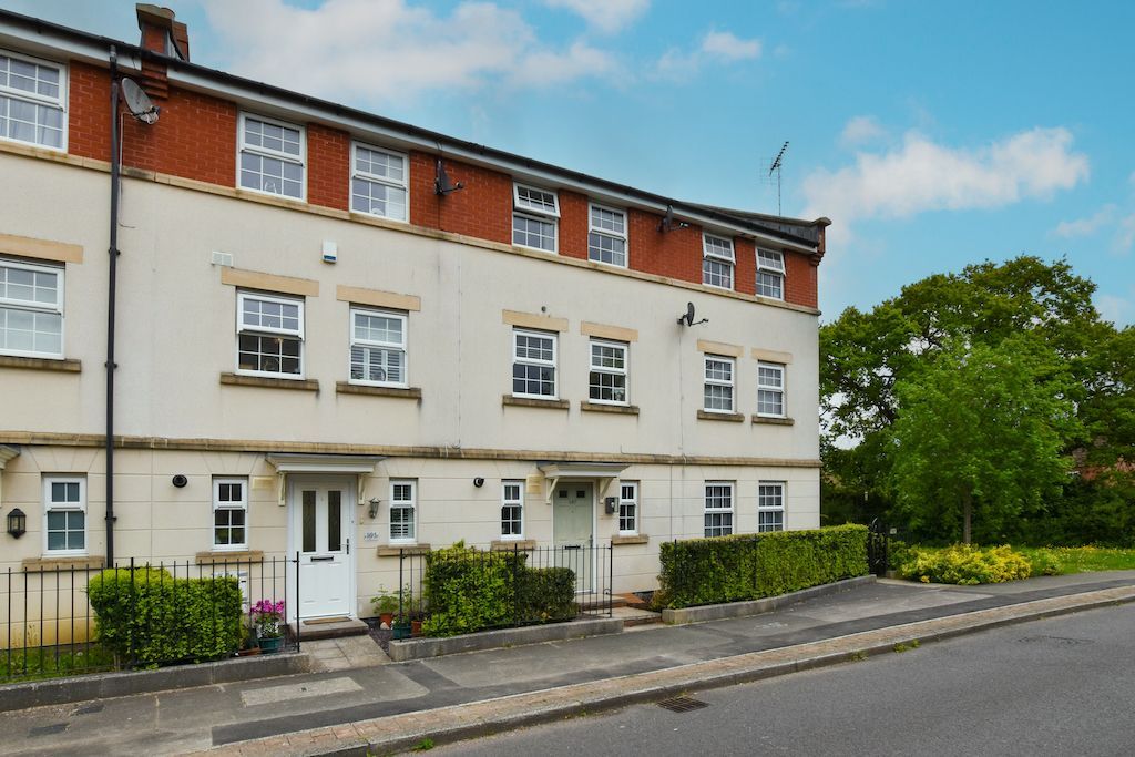 3 bed terraced house for sale in Pioneer Road, Swindon SN25 Zoopla